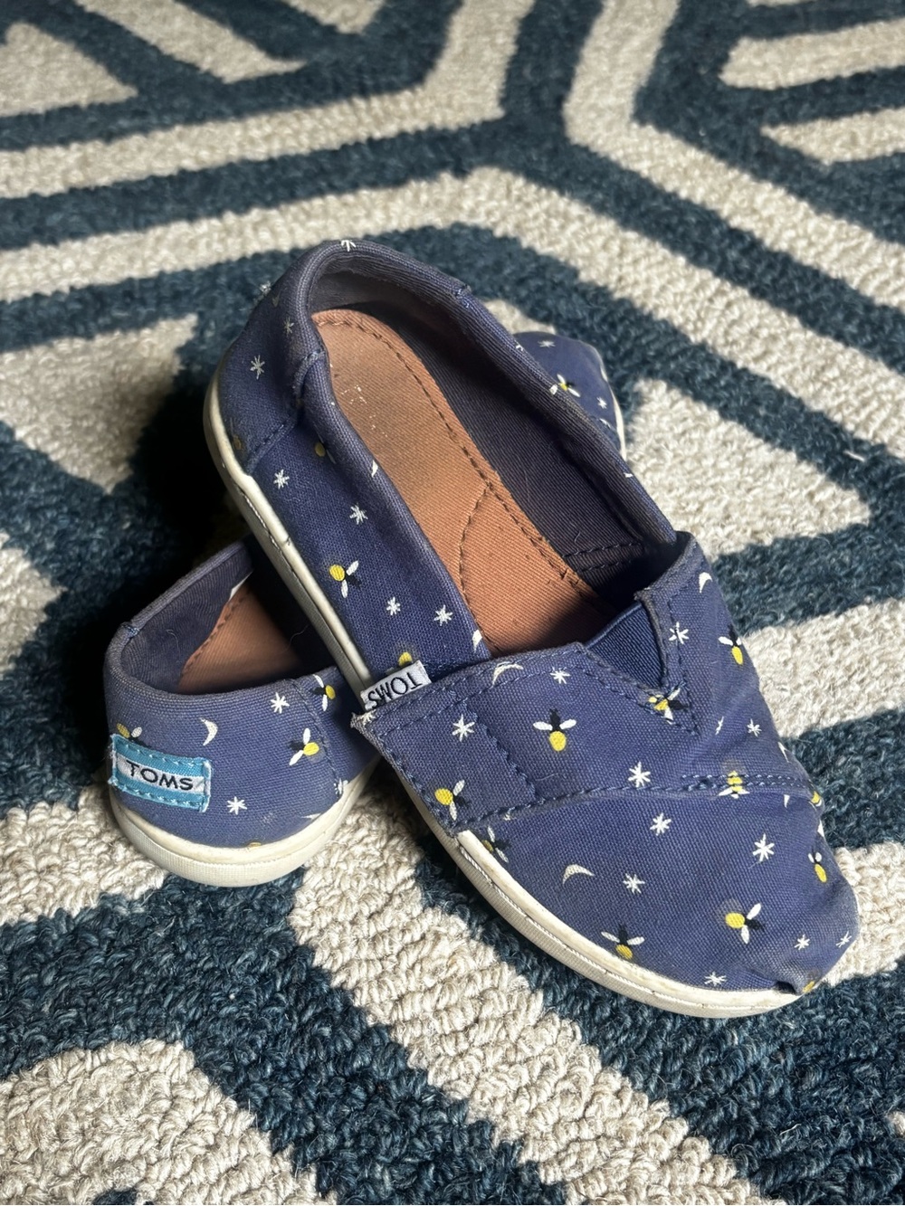 Toms Kids Slip-On Shoes in Navy with Yellow Firefly Print